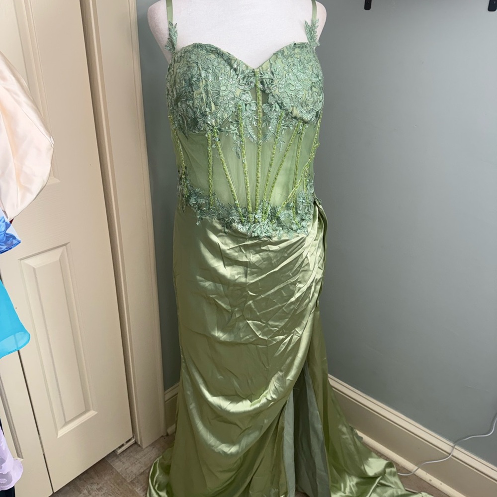 Green Lace Bodice Evening Gown - Picture 2 of 5